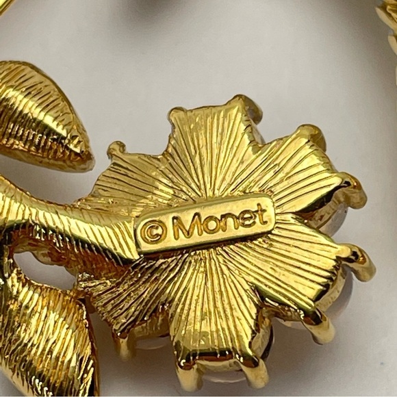 Monet Moon-glow Floral Brooch & Pierced Earrings Set - Picture 3 of 9